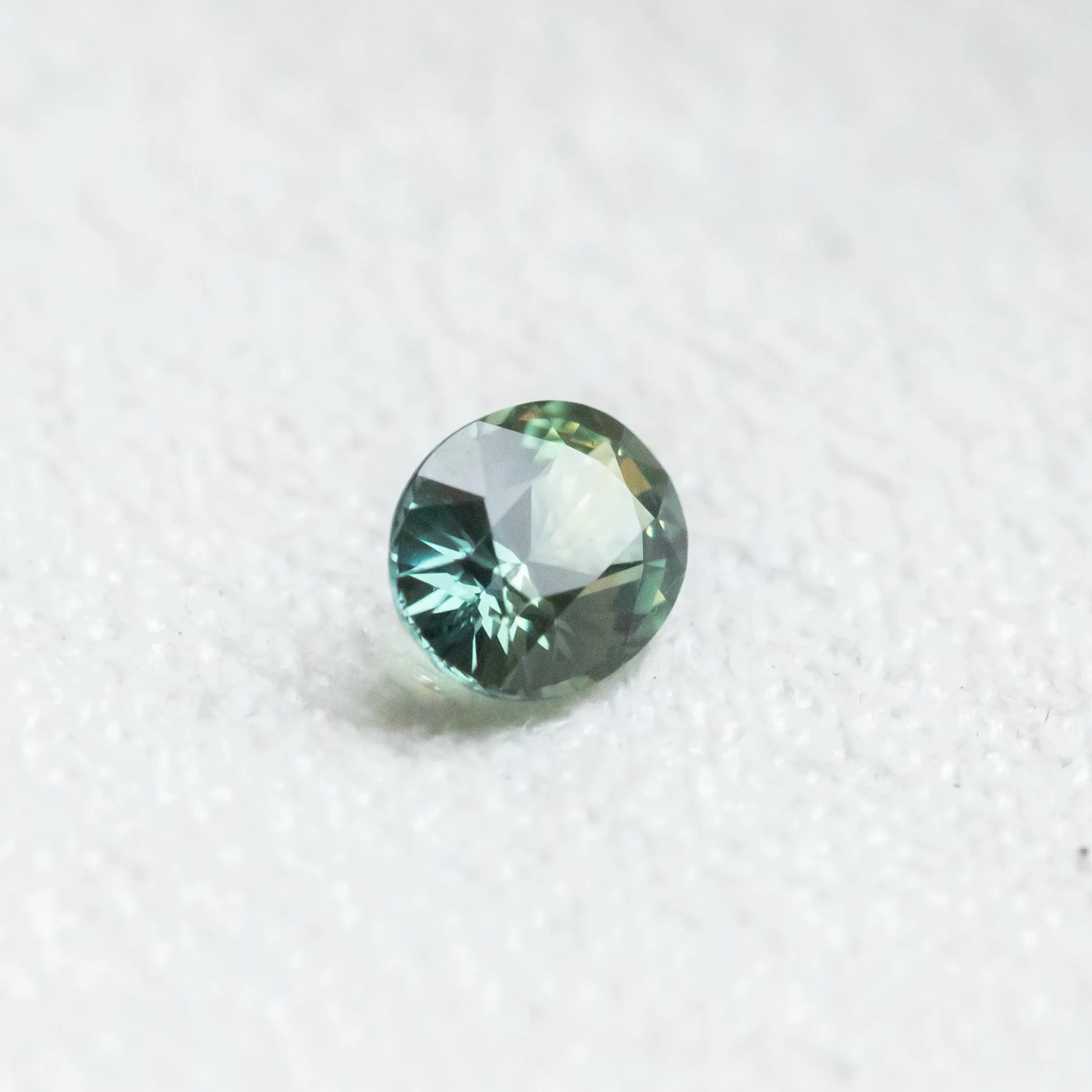 1.06CT OVAL MADAGASCAR SAPPHIRE, TEAL GREEN TO PURPLE COLOR SHIFTING, 6.81X5.39X3.72MM