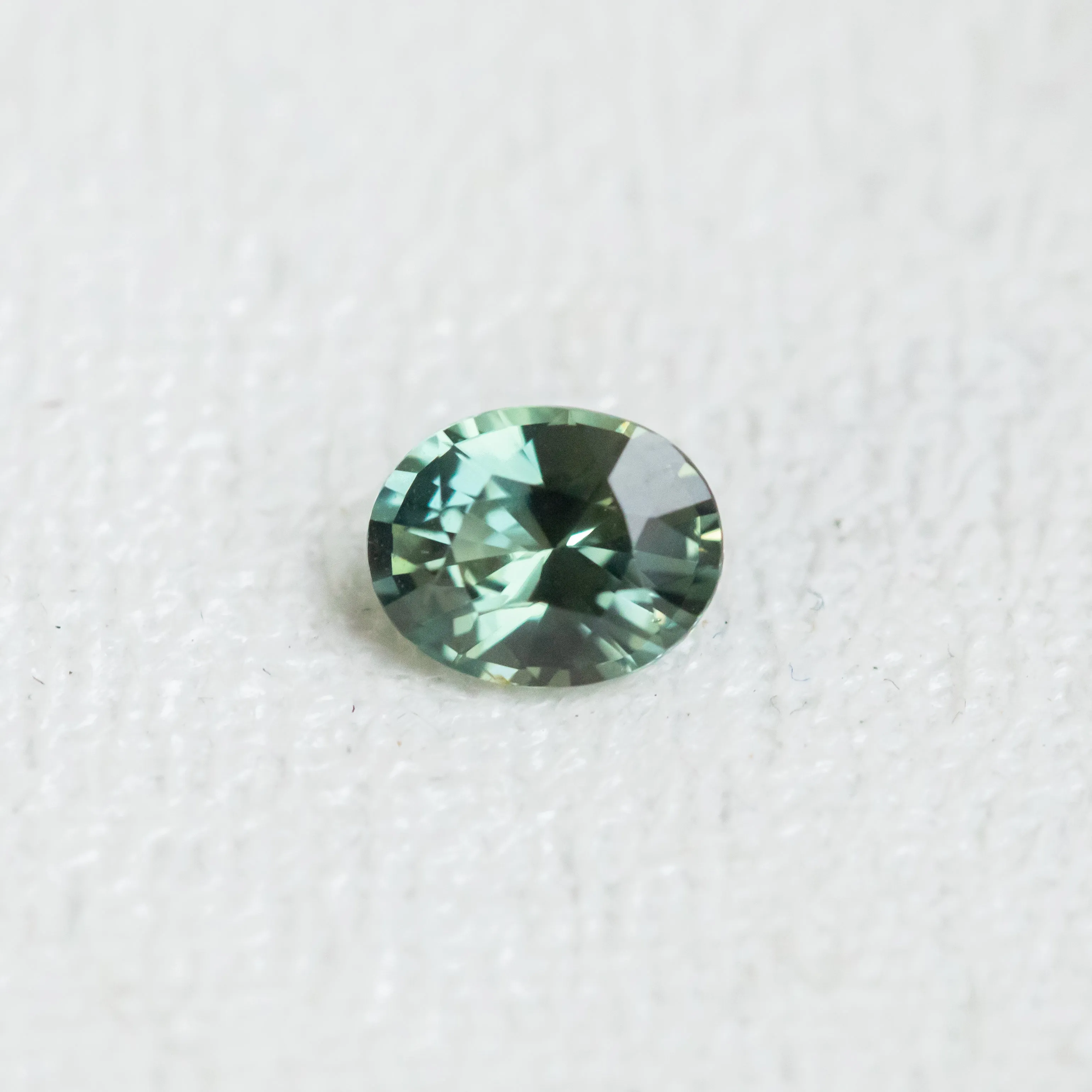 1.06CT OVAL MADAGASCAR SAPPHIRE, TEAL GREEN TO PURPLE COLOR SHIFTING, 6.81X5.39X3.72MM