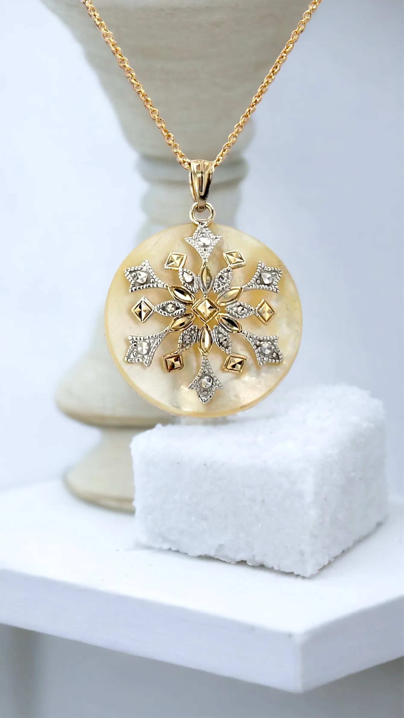 14K Yellow gold French rosette mother pearl pendant necklace