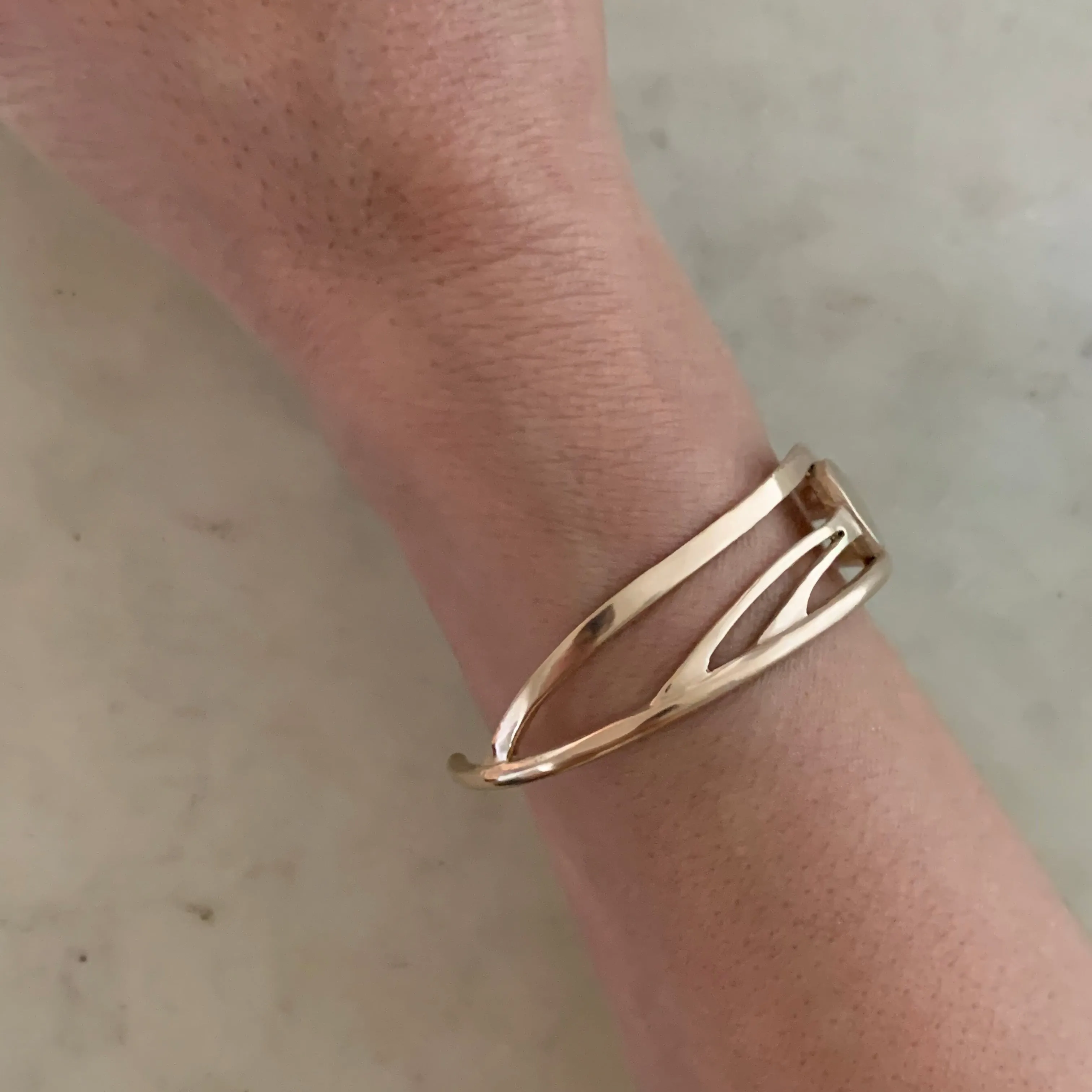 APRICUS CUFF