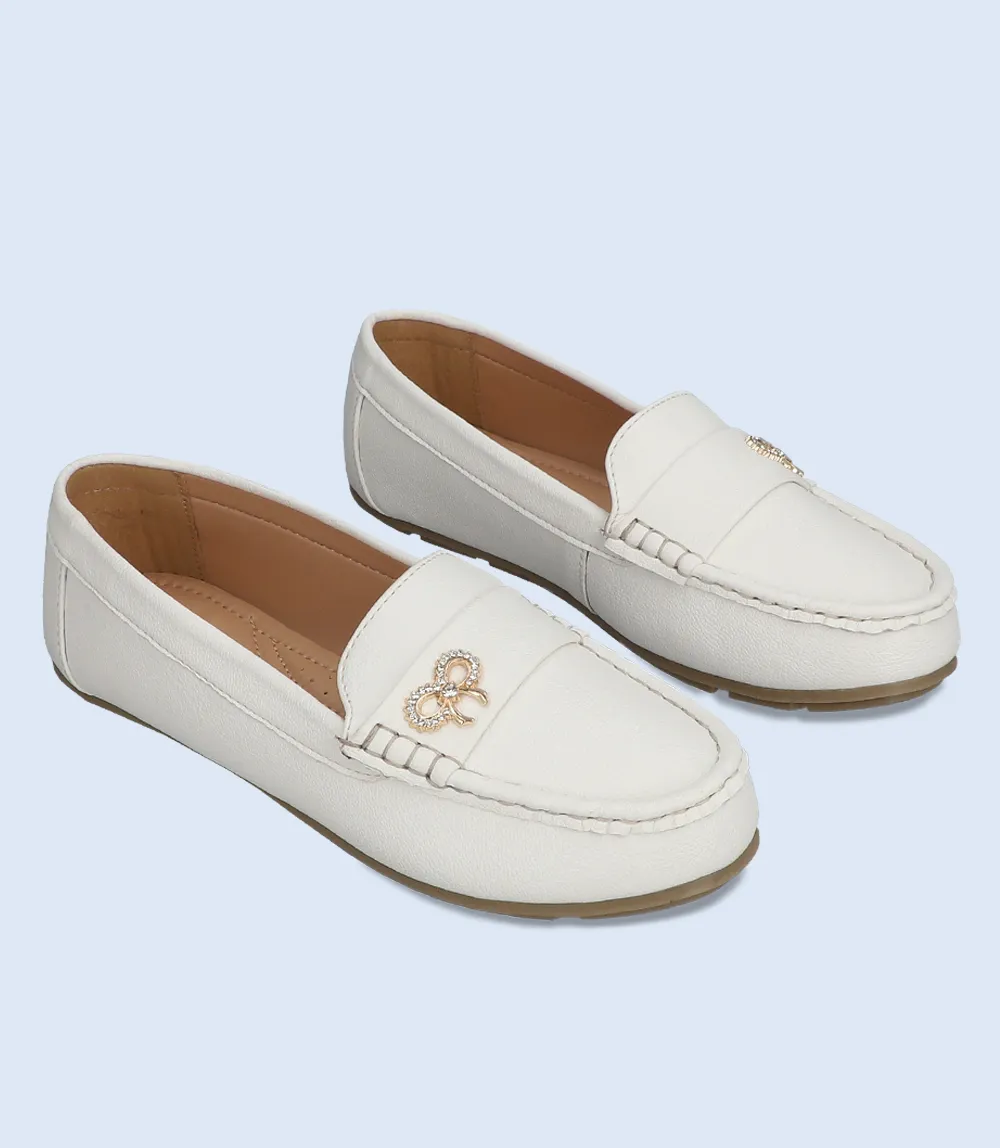 BW8882-WHITE-Women Comfort Moccasins