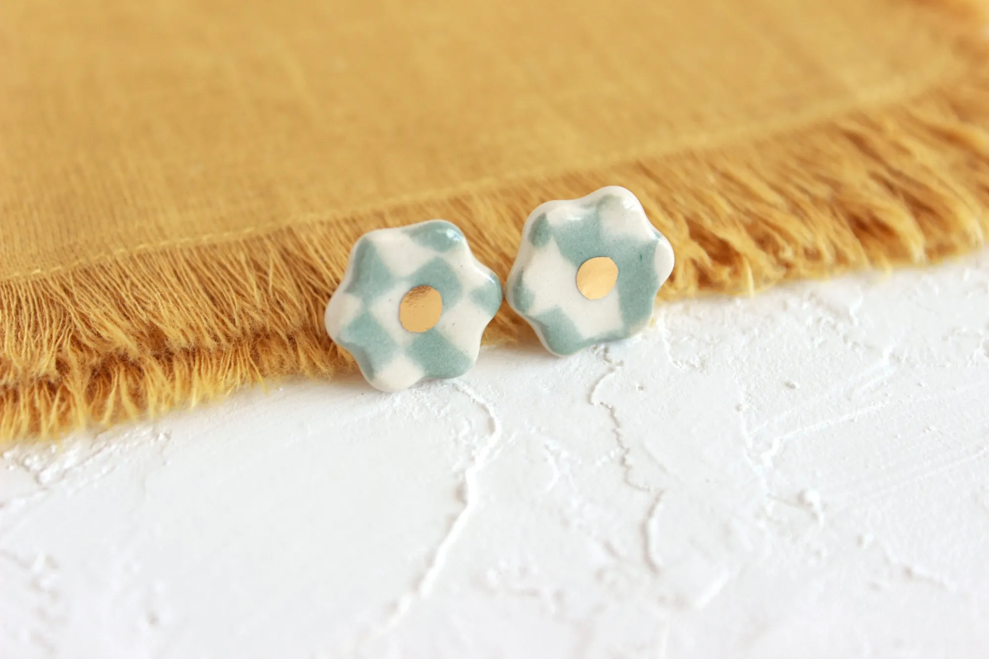 Checkered Flower Stud Earrings