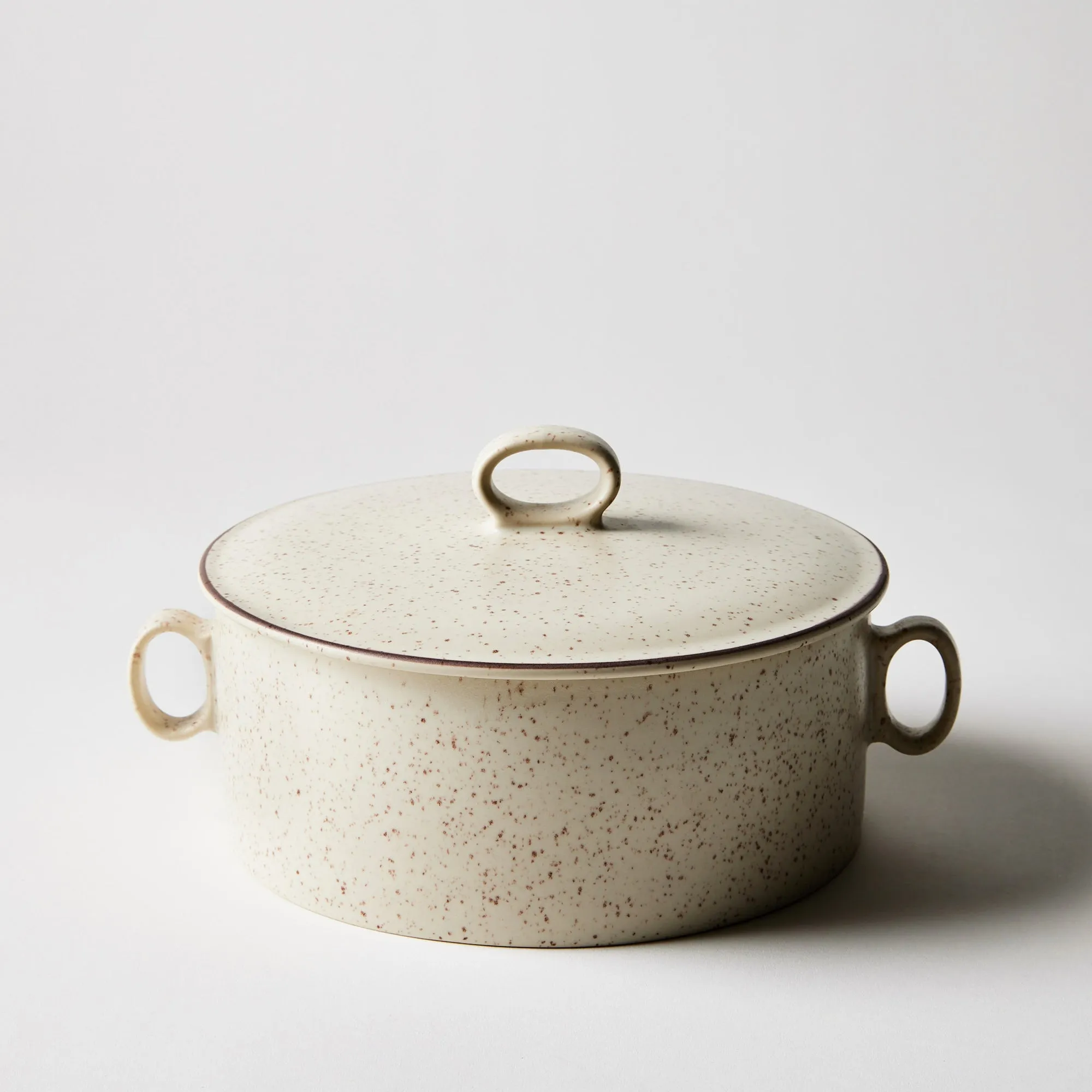 Generations II Sand Round Casserole with Lid